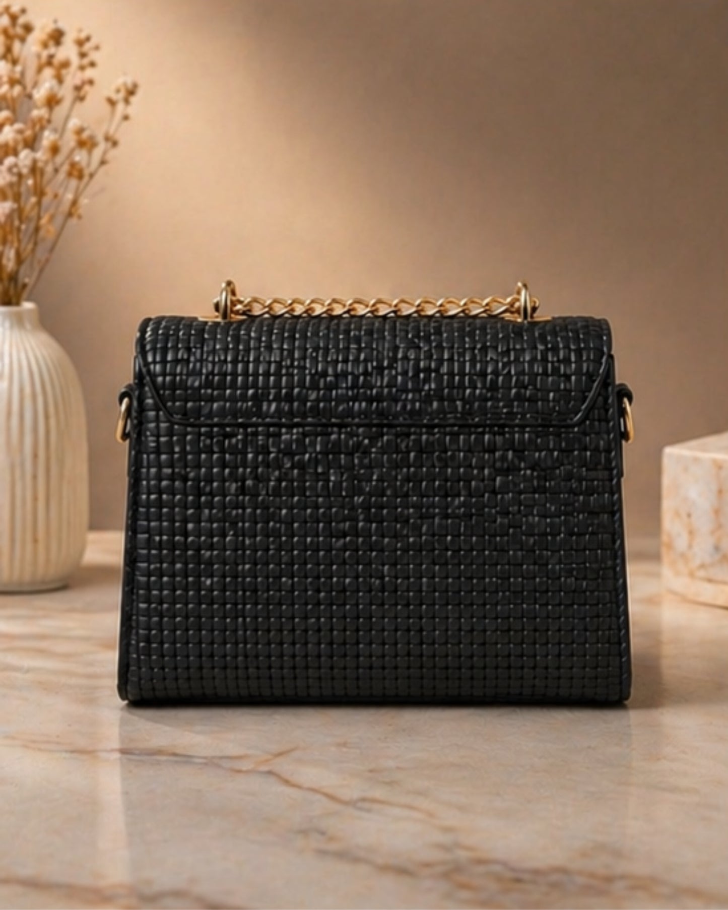 Swag Wali Saheli Cat Lock Chain Sling Bag (Classic Black)