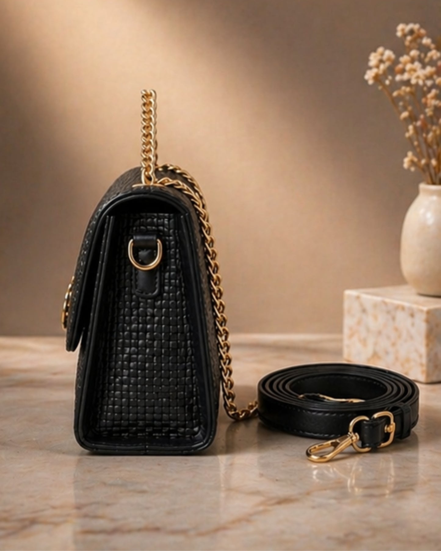 Swag Wali Saheli Cat Lock Chain Sling Bag (Classic Black)